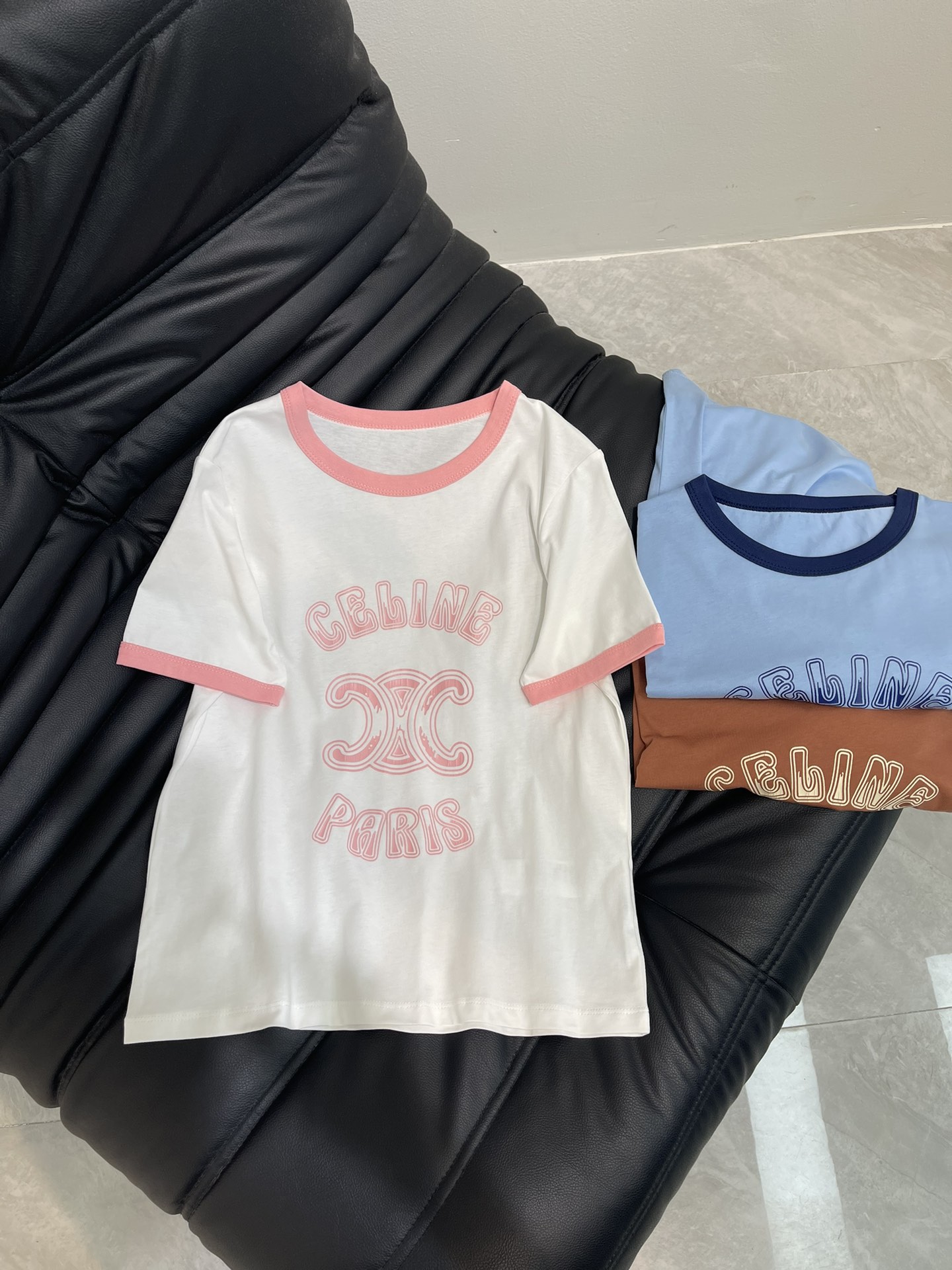 NO:331947,Celin*25 spring and summer new contrast collar Arc de Triomphe printed letter short-sleeved T-shirt, pure cotton fabric texture, comfortable and breathable upper body, huge upper body look slim, casually matched with jeans and skirts, versatile and versatile sports girl style SML, celine, skirts, jeans, T-shirt, tees, t-shirt, alexander wang19860909Celin*25春夏新款撞色领凯旋门印花字母短袖T恤,纯棉面料质感上身舒适透气 版型上身巨显瘦 随意搭配牛仔裤半裙都好看 可盐可甜百搭运动少女风 SML,,celine,skirts,jeans,T-shirt,tees，t-shirt,alexander wang,Women's clothing