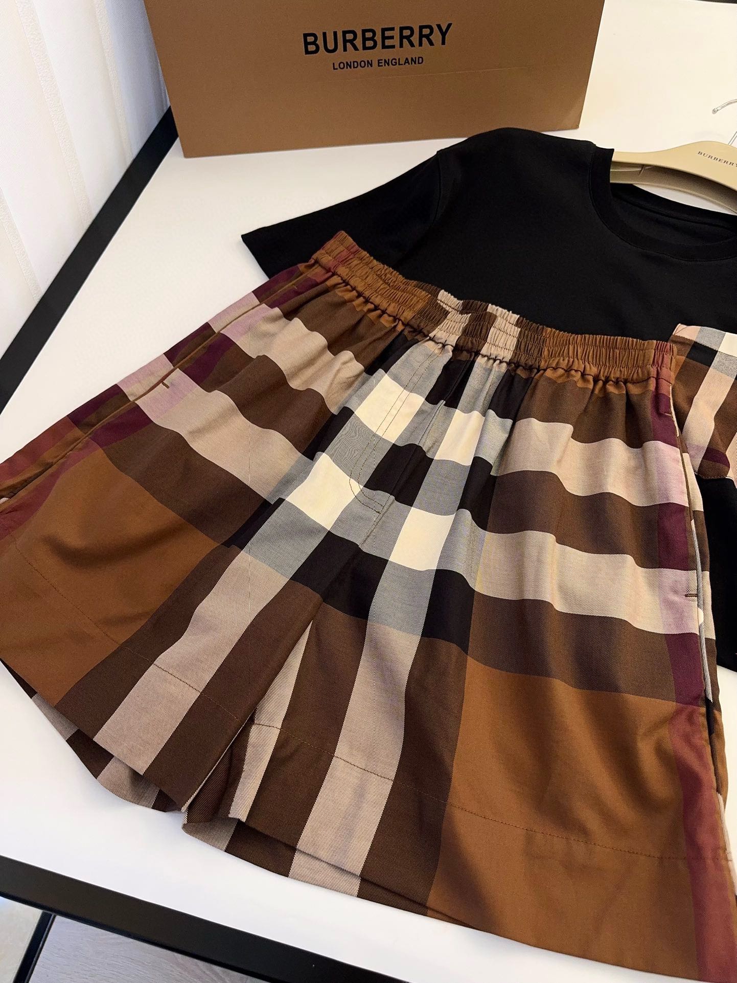 NO:332448,exclusive!  !  !  I can’t love you, so I don’t think there are too many five items left by myself!  !  High-end goods!  Boldly enter quality control!  !  !  What you give is definitely the ceiling!  !  !  In fact, I can sell the market version at will and make better profits!  But I just look down on you and don’t want to sell it!  My personal requirements for BBR are extremely high!  Especially this lattice!  !  I believe that if you get it, you will feel it is as valuable as me. No matter the fabric pattern details, it can withstand any scrutiny. The specifications, grades, design and matching capabilities of this item, I believe that anyone who has tried it will fall in love with it!  !  ,alexander wang19860909独家！！！爱得不行,自留五件都不嫌多！！ 高端货！品质控大胆入！！！ 给到你们的绝对是天花板！！！ 其实我可以随便卖卖市场版利润更好！但就是看不上不想卖！我个人对BBR的要求是极高的！特别是这种格子！！我相信你们拿到手就会跟我一样觉得超值,无论面料版型细节,经得起任何推敲.这种单品的规格,档次,以及设计跟搭配能力,我相信只要尝试过的人都会深深的爱上它！！,,alexander wang,Women's clothing