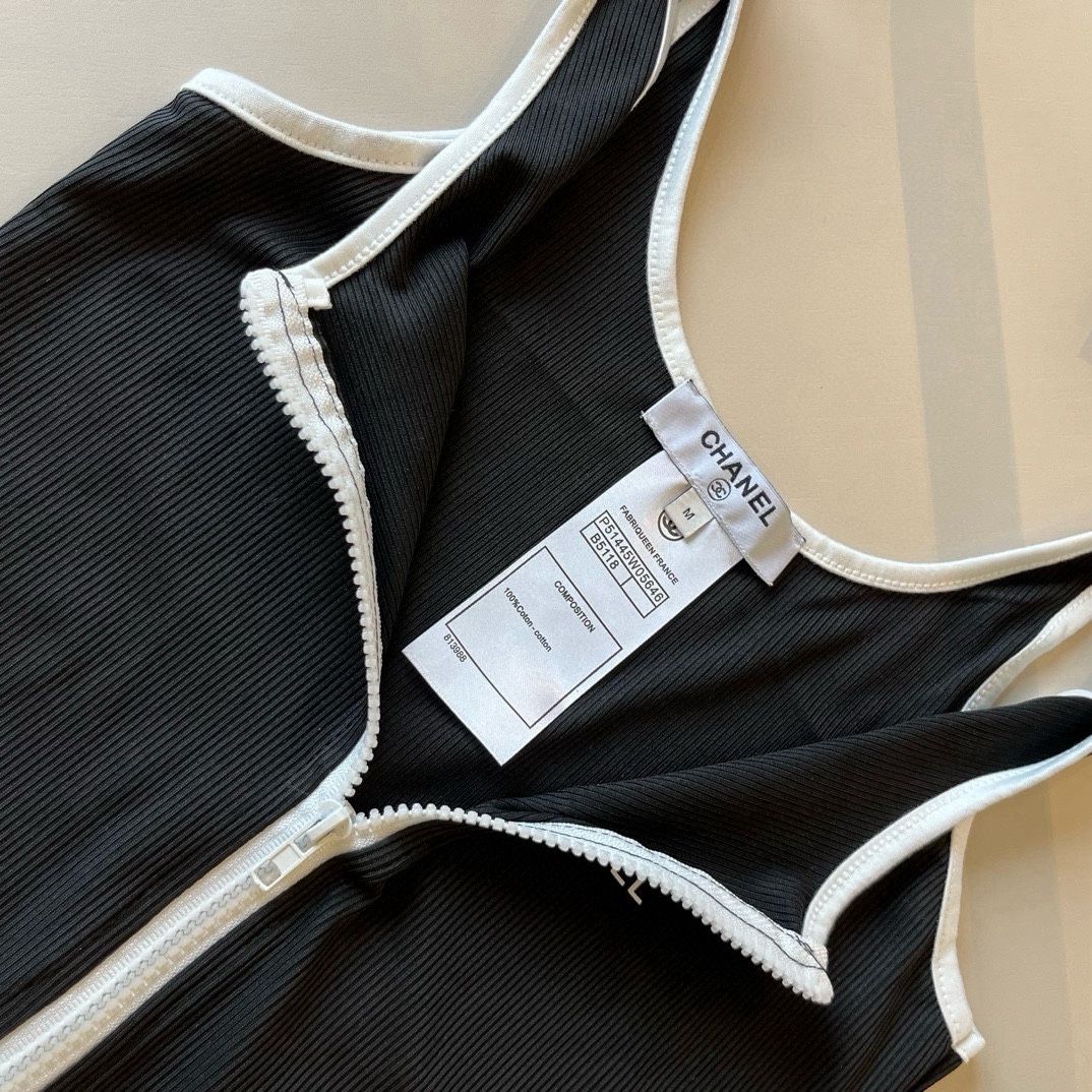 P
Chanel香奈儿官方新款泳衣连体比基尼👙，高端定制，S M L XL