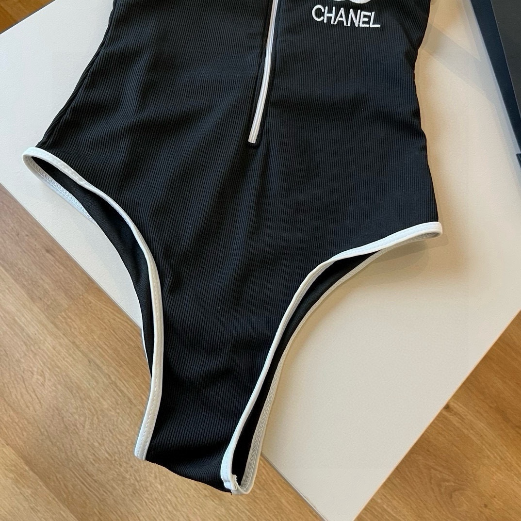 P

Chanel香奈儿新款连体泳衣，针织面料， S  M L XL