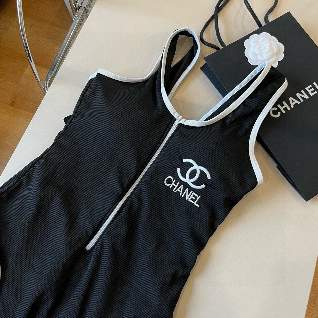 P

Chanel香奈儿新款连体泳衣，针织面料， S  M L XL