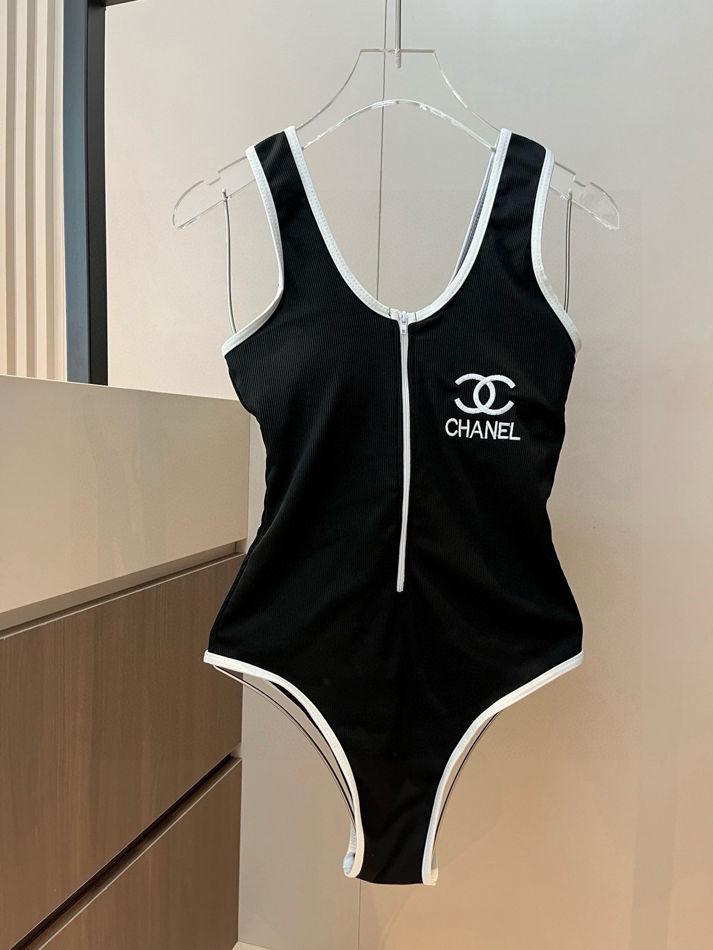 P

Chanel香奈儿新款连体泳衣，针织面料， S  M L XL