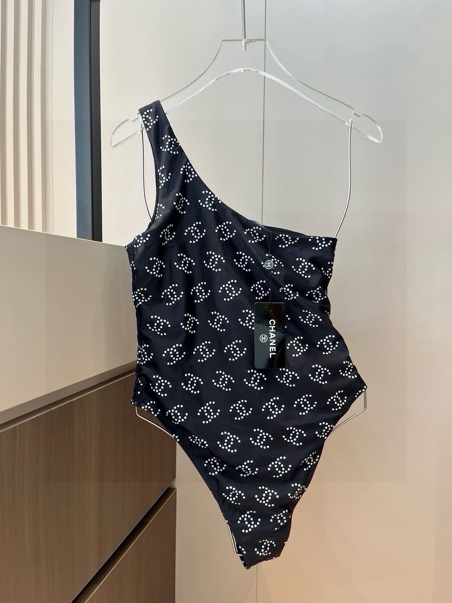 P
Chanel 香奈儿连体泳衣 😍🥰适合多种场景的游泳衣🏊‍♀️海边 游泳池 温泉 水上乐园 漂流都可