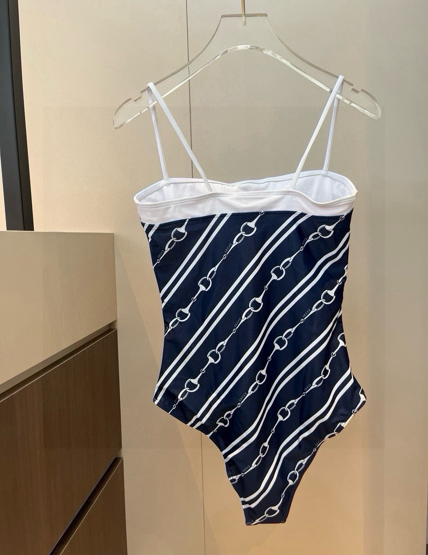 P

Gucci古奇新款连体泳衣，比基尼，S M L XL