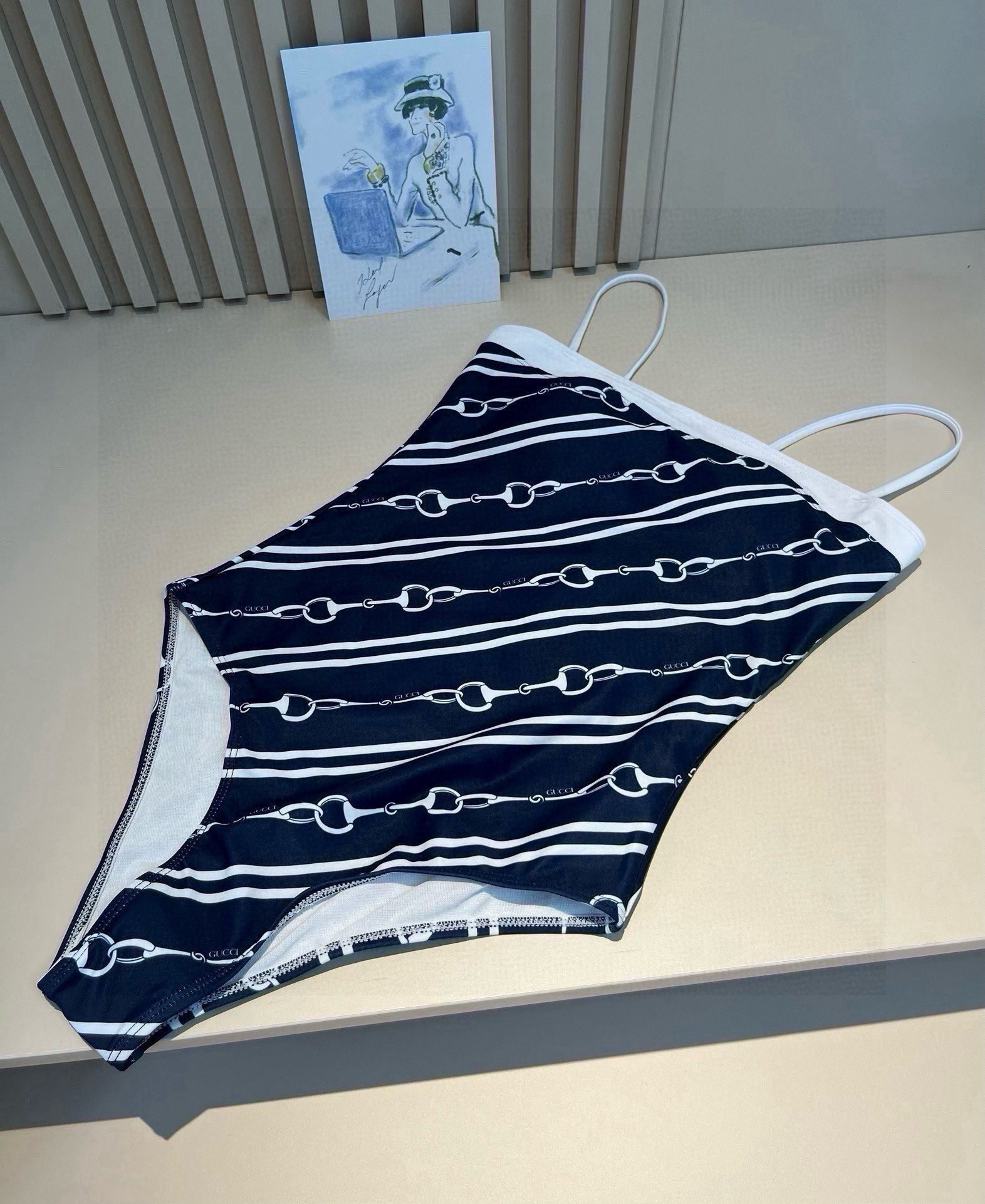 P

Gucci古奇新款连体泳衣，比基尼，S M L XL