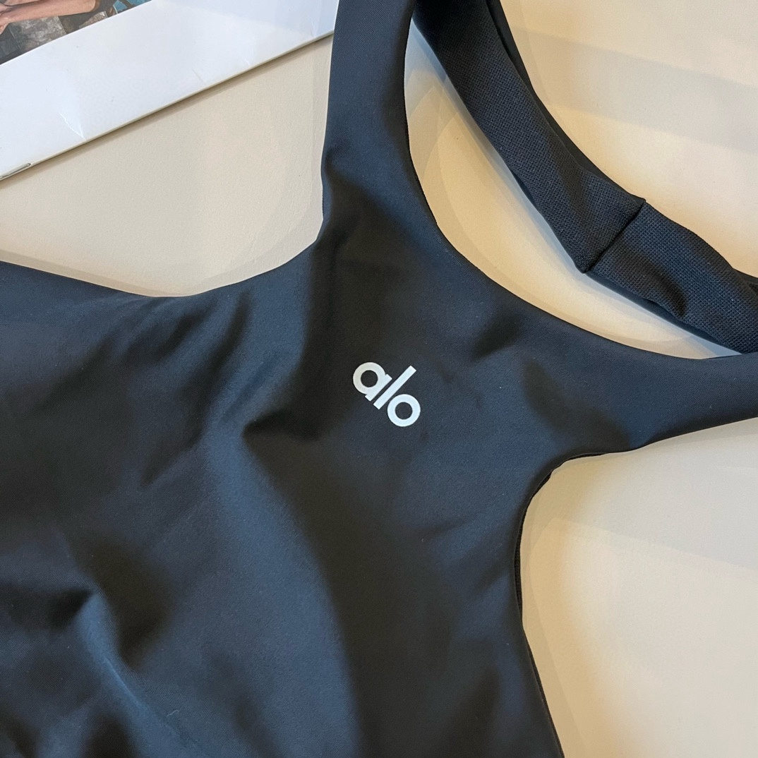 P
alo连体泳衣 😍🥰适合多种场景的游泳衣🏊‍♀️海边 游泳池 温泉 水上乐园 漂流都可以😌内搭也完全