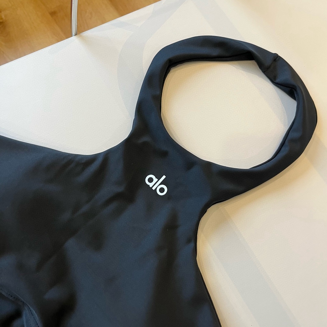 P
alo连体泳衣 😍🥰适合多种场景的游泳衣🏊‍♀️海边 游泳池 温泉 水上乐园 漂流都可以😌内搭也完全