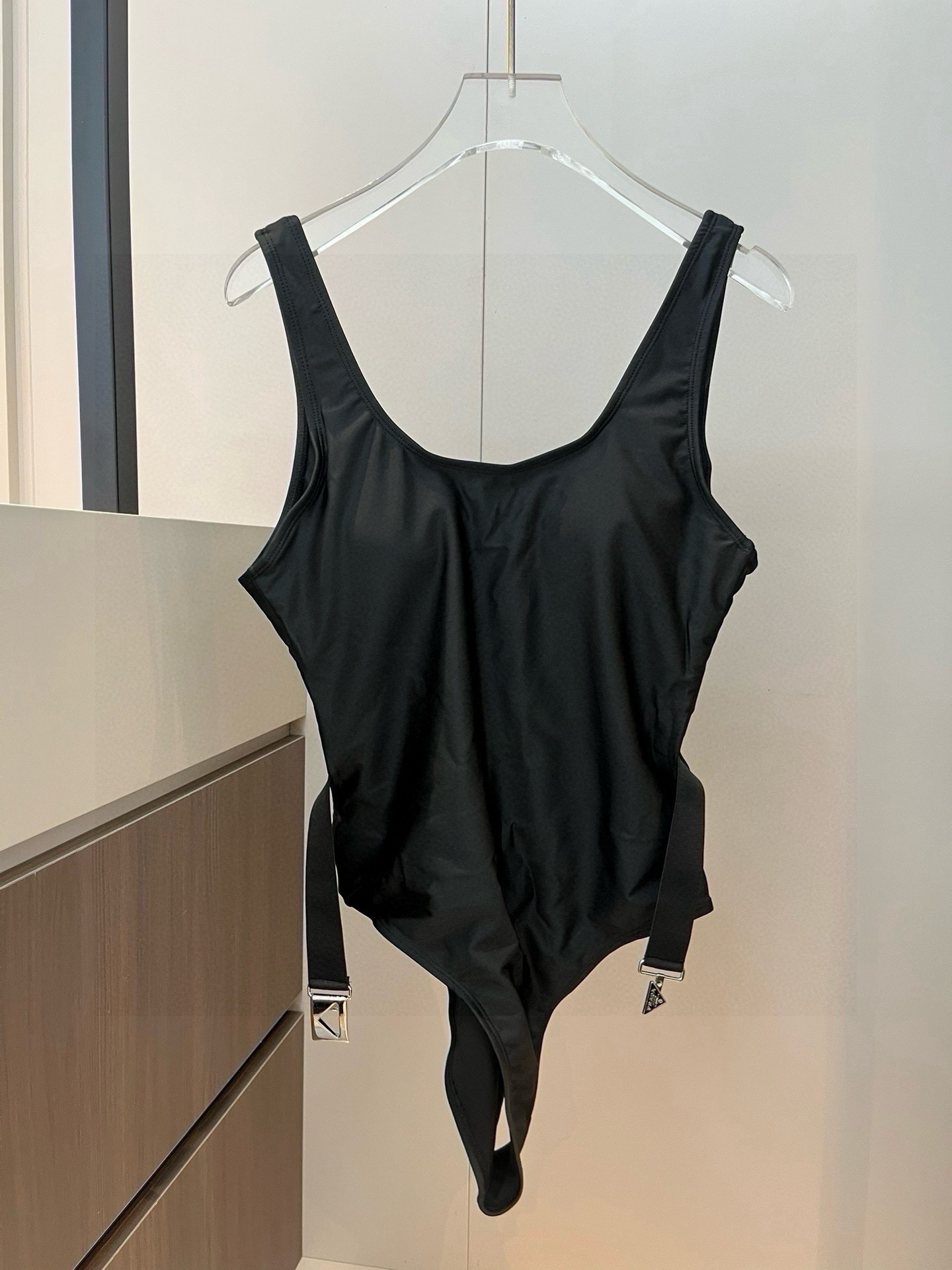 P

PRADA普拉达新款连体泳衣，比基尼，S M L XL