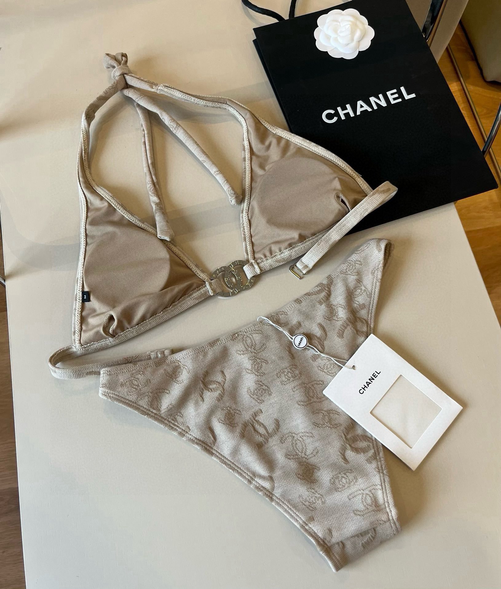 P

Chanel香奈儿比基尼泳衣 最新面料S M L XL