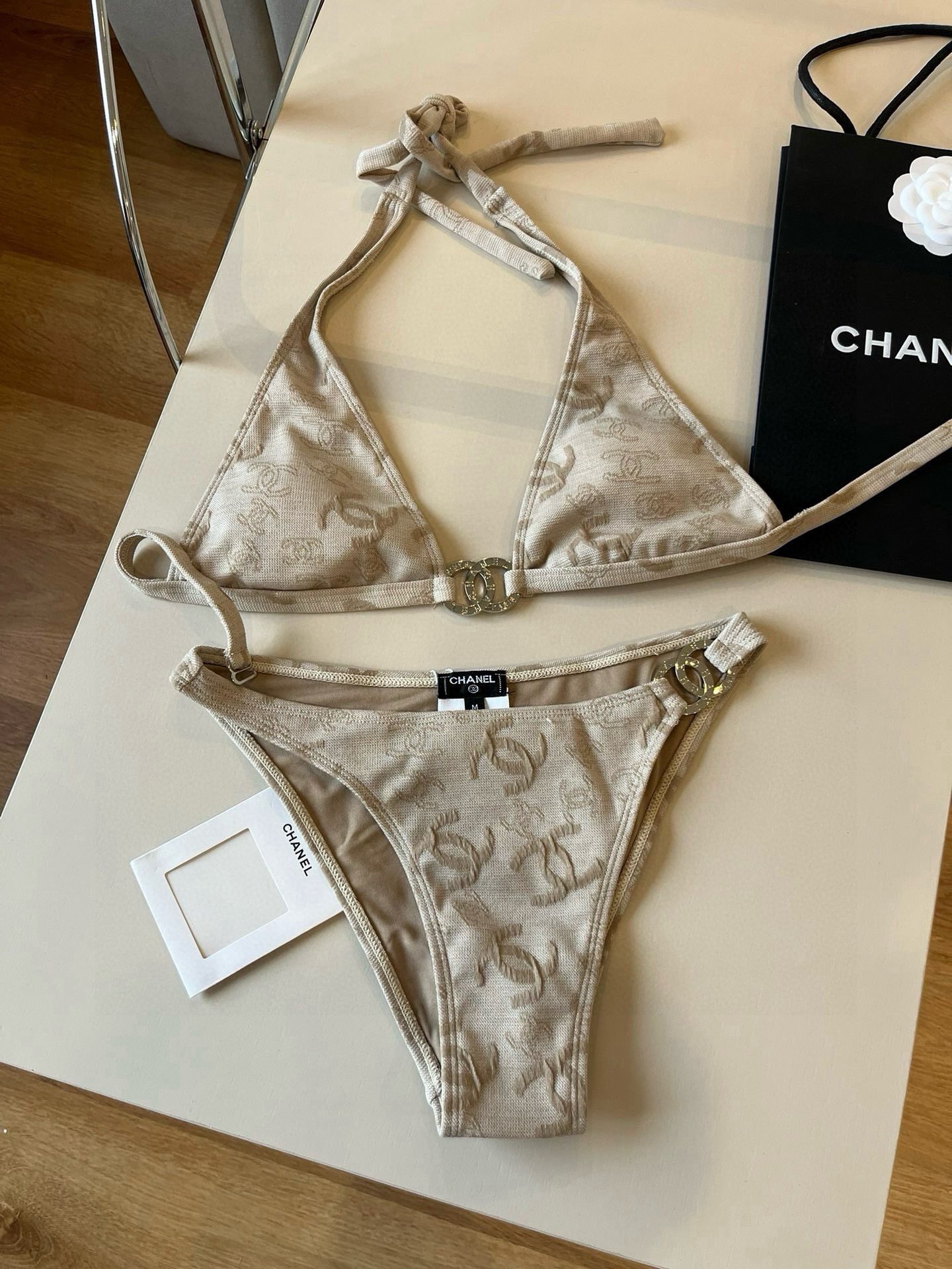 P

Chanel香奈儿比基尼泳衣 最新面料S M L XL