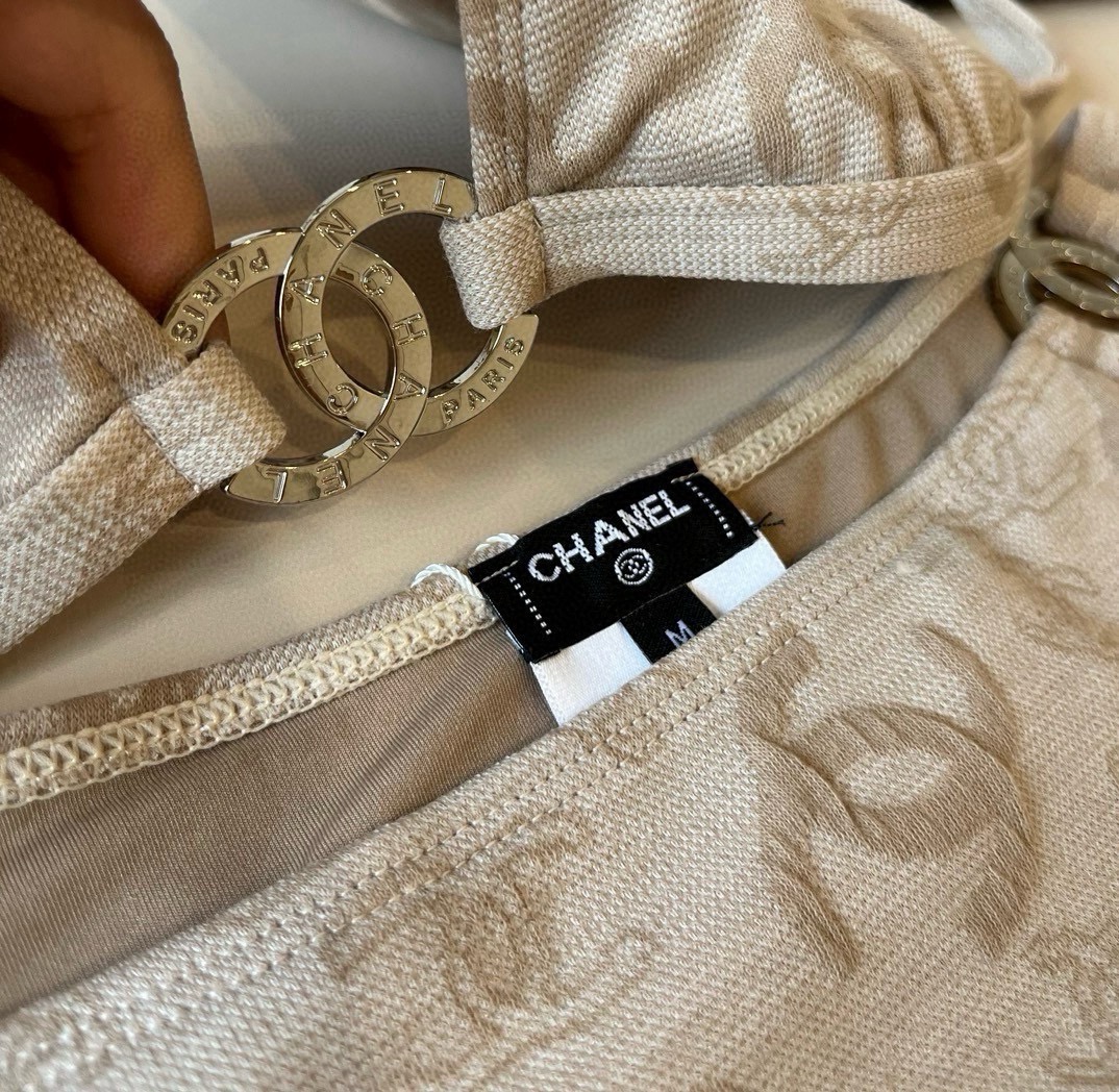 P

Chanel香奈儿比基尼泳衣 最新面料S M L XL