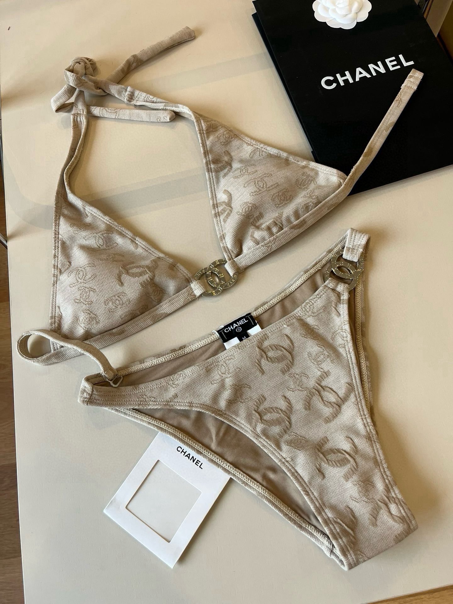 P

Chanel香奈儿比基尼泳衣 最新面料S M L XL
