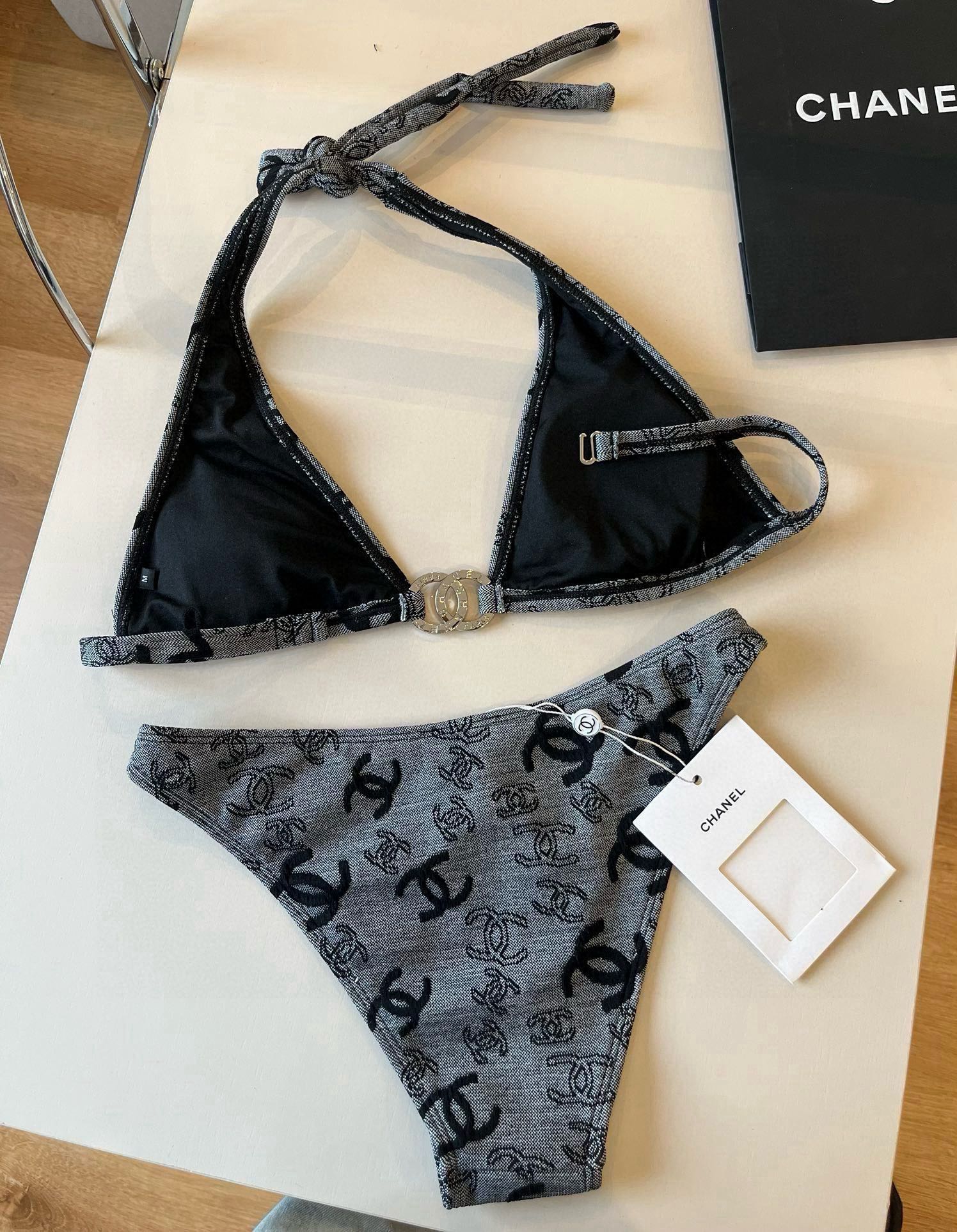 P

Chanel香奈儿比基尼泳衣 最新面料S M L XL