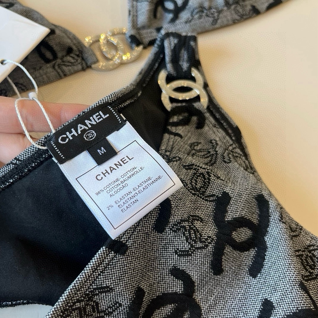 P

Chanel香奈儿比基尼泳衣 最新面料S M L XL