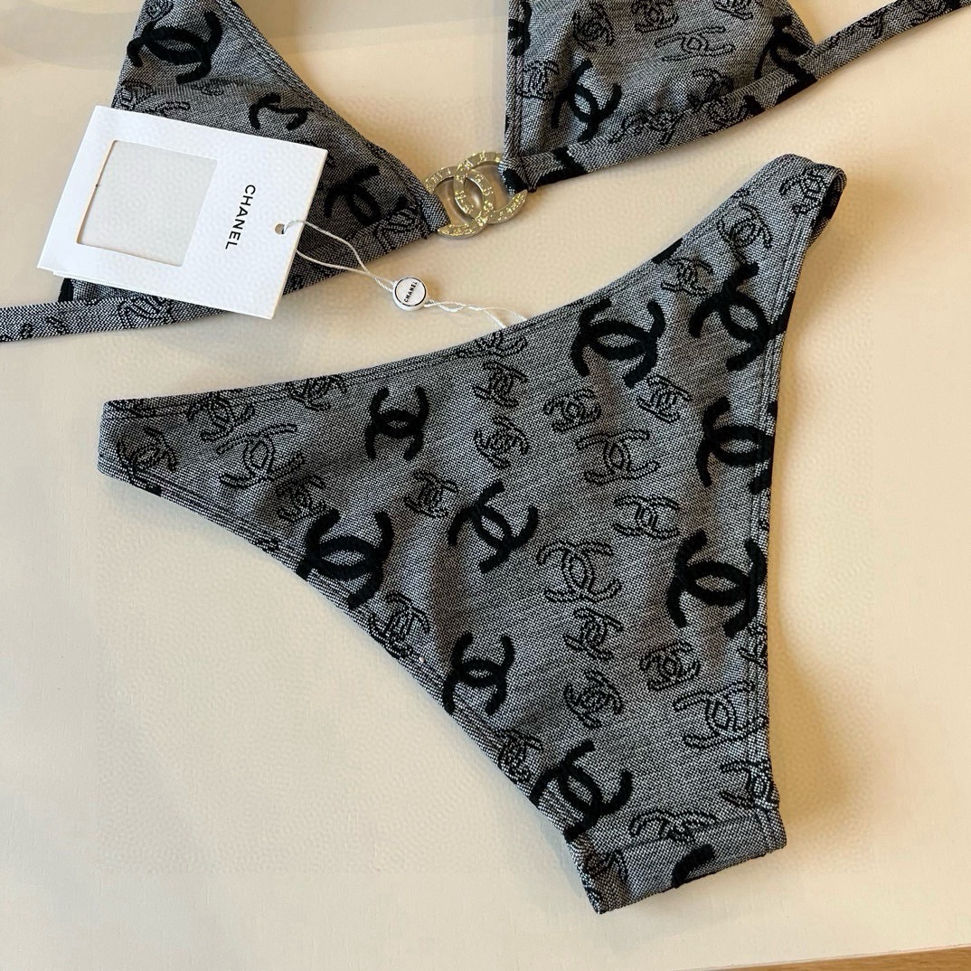 P

Chanel香奈儿比基尼泳衣 最新面料S M L XL