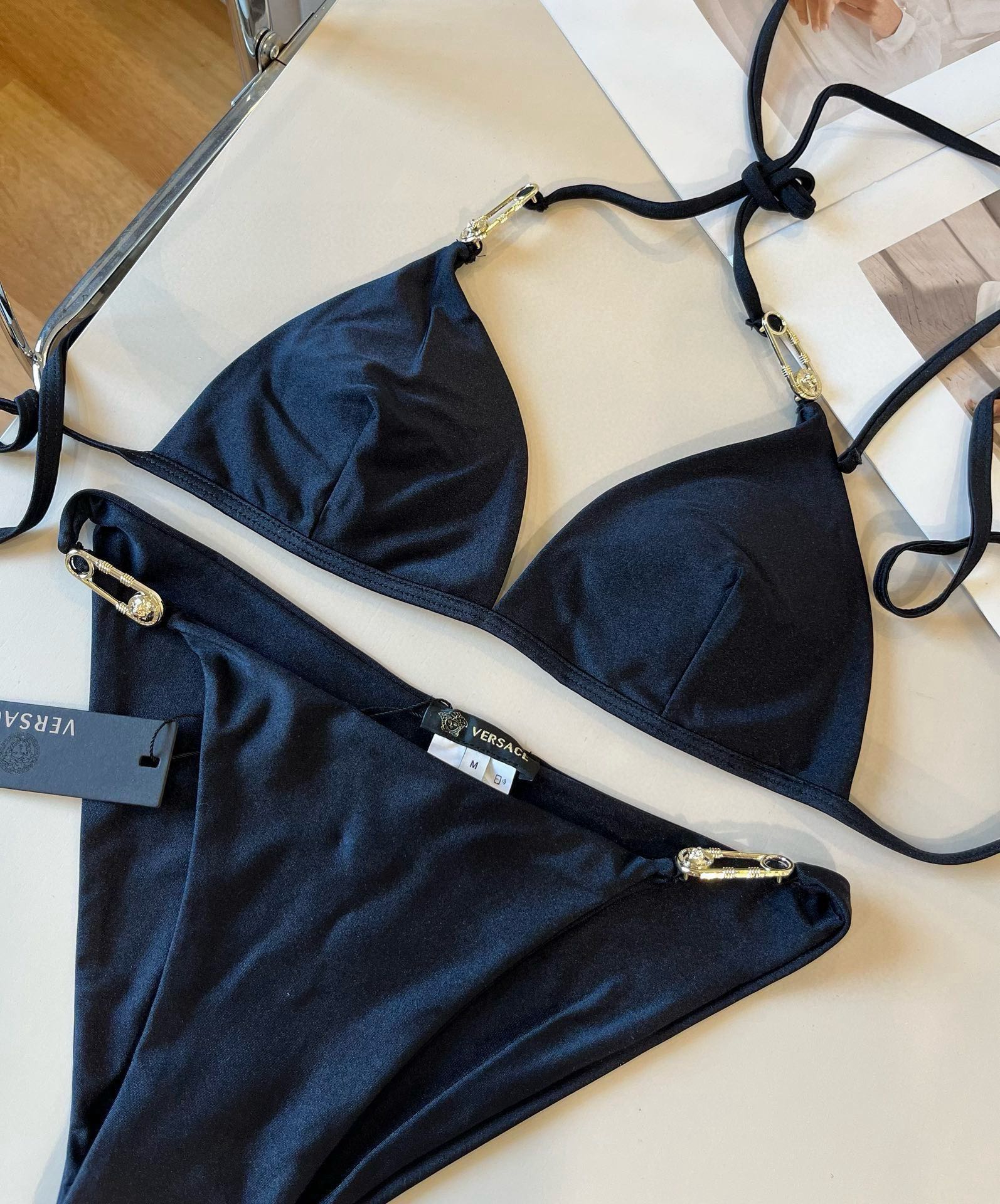 P
范思哲官方新款泳衣比基尼👙，高端定制，S M L XL