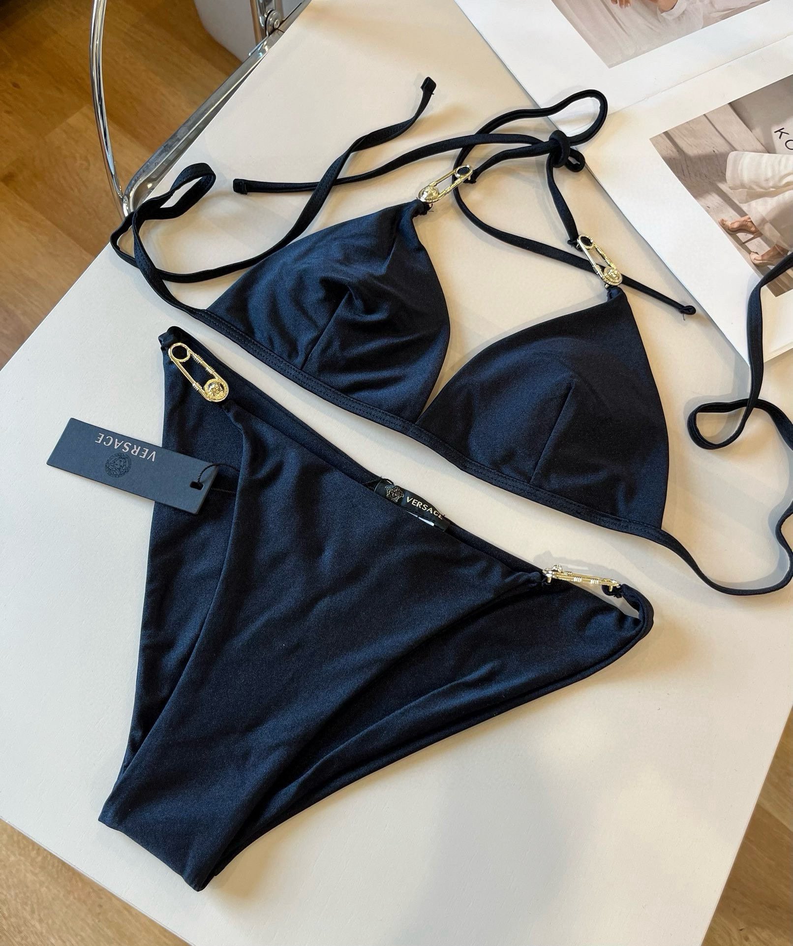 P
范思哲官方新款泳衣比基尼👙，高端定制，S M L XL