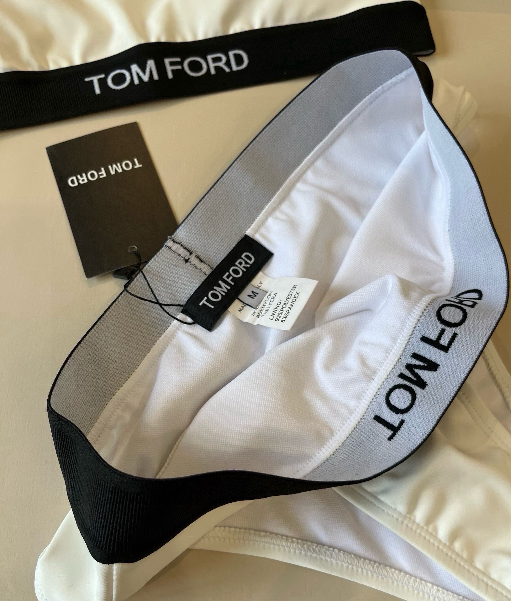 P
TOMFORD新款比基尼中古套装  吊带背心 三角打底裤分体泳衣，黑色，白色 S M L X L