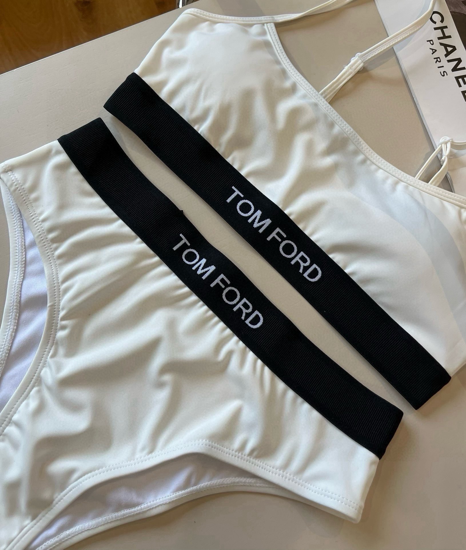 P
TOMFORD新款比基尼中古套装  吊带背心 三角打底裤分体泳衣，黑色，白色 S M L X L