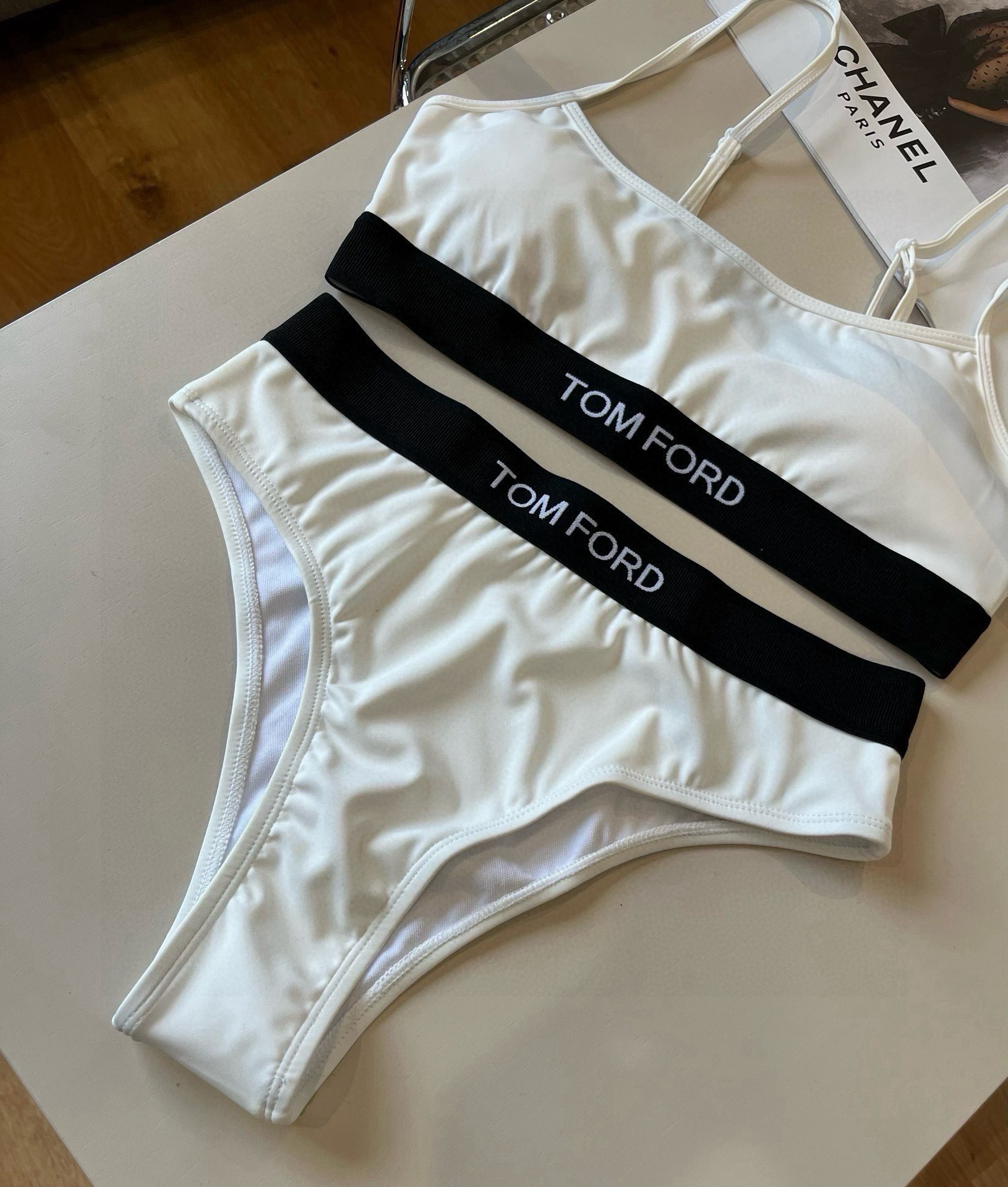 P
TOMFORD新款比基尼中古套装  吊带背心 三角打底裤分体泳衣，黑色，白色 S M L X L
