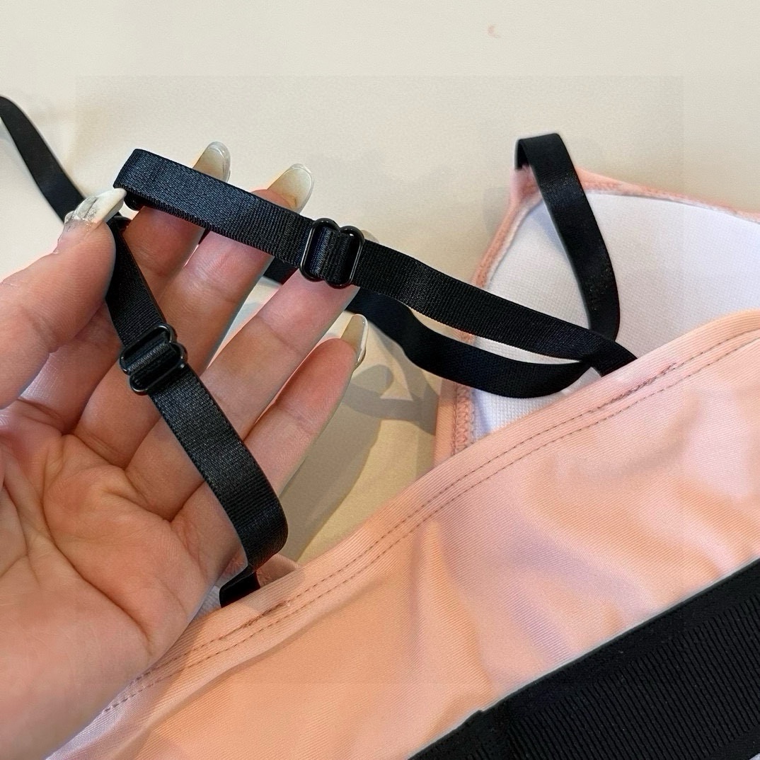 P
TOMFORD新款比基尼中古套装  吊带背心 三角打底裤分体泳衣 S M L X L