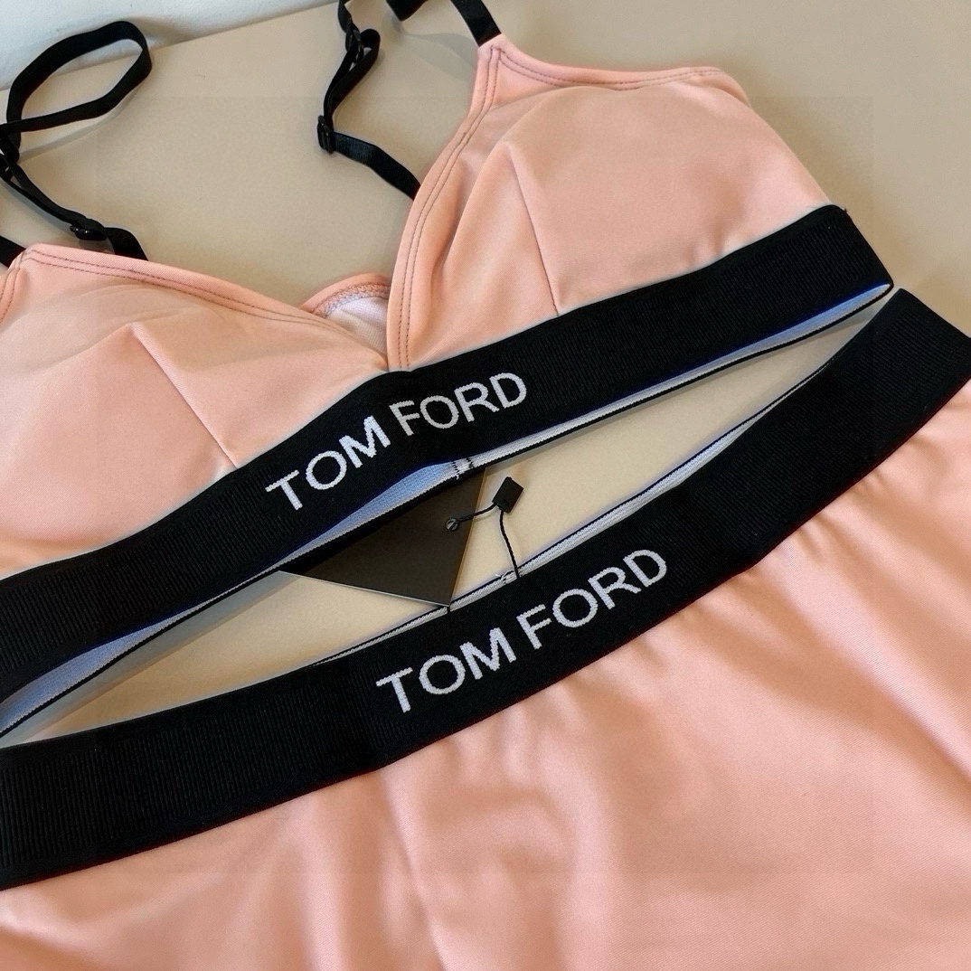 P
TOMFORD新款比基尼中古套装  吊带背心 三角打底裤分体泳衣 S M L X L