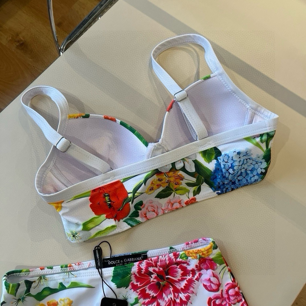 P
D&G杜嘉班纳经典比基尼👙❤️😍🥰适合多种场景的游泳衣🏊‍♀️海边 游泳池 温泉 水上乐园 漂流都可
