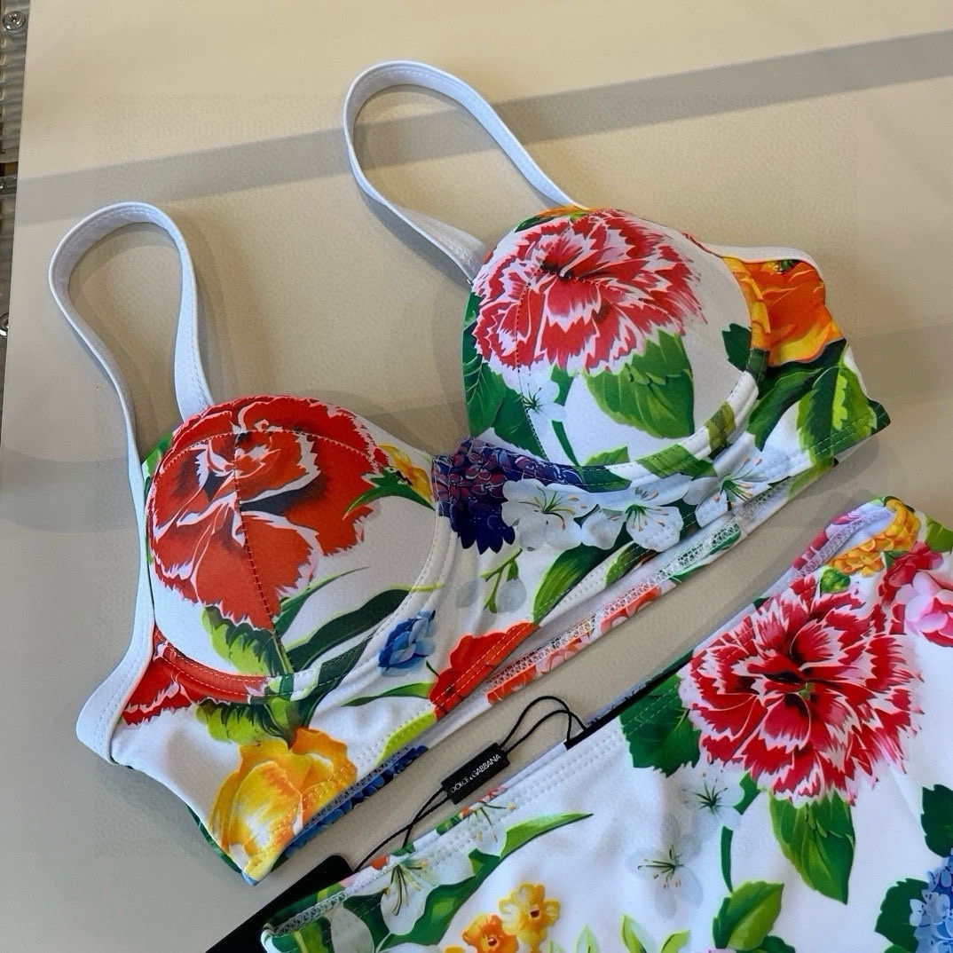 P
D&G杜嘉班纳经典比基尼👙❤️😍🥰适合多种场景的游泳衣🏊‍♀️海边 游泳池 温泉 水上乐园 漂流都可