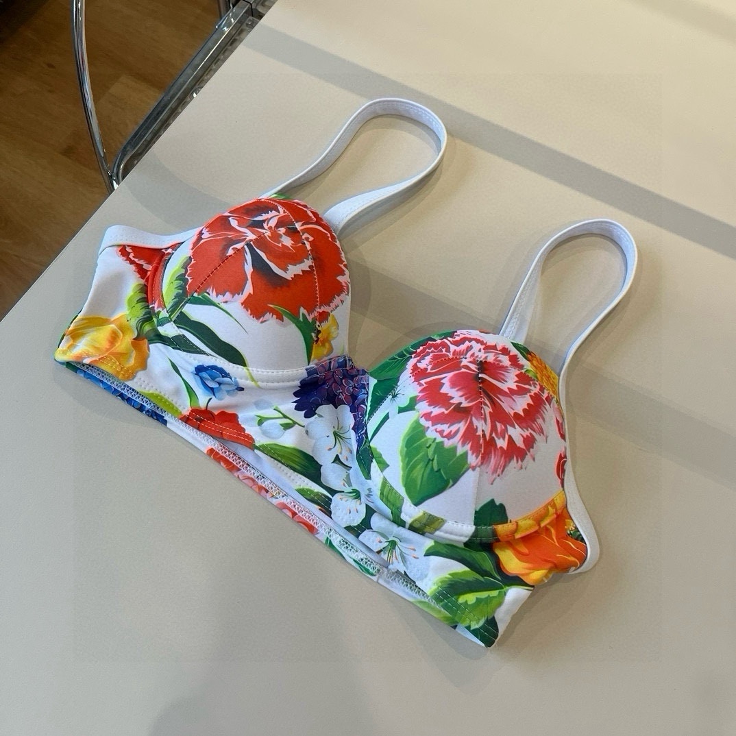 P
D&G杜嘉班纳经典比基尼👙❤️😍🥰适合多种场景的游泳衣🏊‍♀️海边 游泳池 温泉 水上乐园 漂流都可