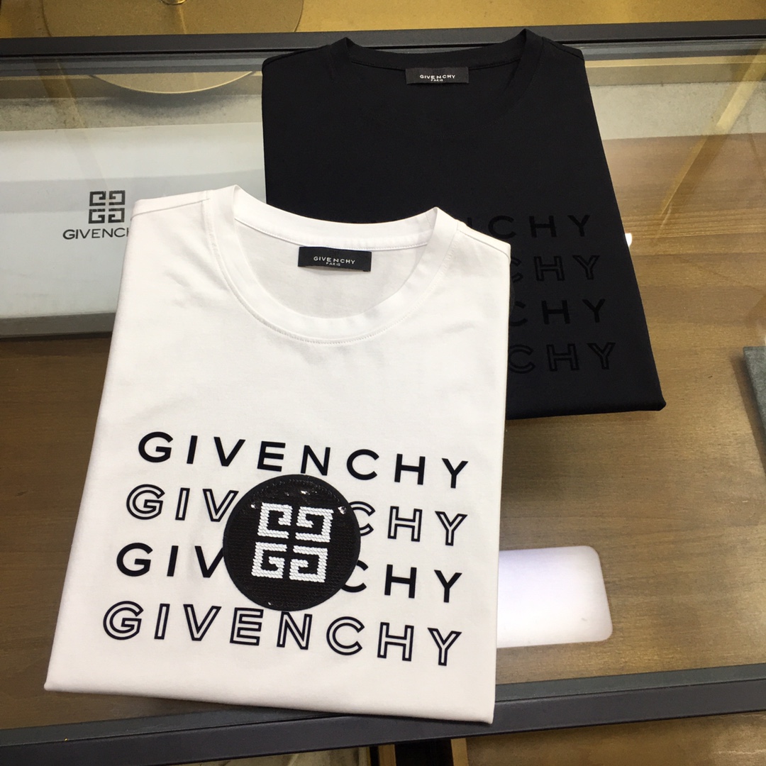 NO:433371,【GVC】 2025 new casual round neck short-sleeved T-shirt, foreign trade company trade orders, heavy recommendations, brand originality, perfect and first-class quality!  A single item with a strong sense of craftsmanship and design, bringing fashion aesthetics to the extreme, it is quite artistic, and it is customized with imported double mercerizing materials!  The fabric is soft and comfortable!  The details are in place, and the construction is very unique and clever, and the whole body is clean and neat, and the lines are simple and elegant. It is suitable to wear a base alone!  Color: White Black Number of codes: M-4XL [Please report height and weight by placing an order]., T-shirt,tees, t-shirt,alexander wang19860909【GVC】 2025新品休闲圆领短袖T恤,外贸公司贸易订单,重磅推荐,品牌原产 品相完美一流！工艺设计感超强的一款单品,将时装美学发挥到极致,相当有意境,定制进口双丝光材质！面料柔软舒适！细节设计到位,非常别致巧妙的构建,通体干净利落,线条感简洁大方.单穿打底皆宜！ 颜色:白色 黑色 码数:M-4XL【下单请报身高体重】.,,T-shirt,tees，t-shirt,alexander wang,Men's clothing