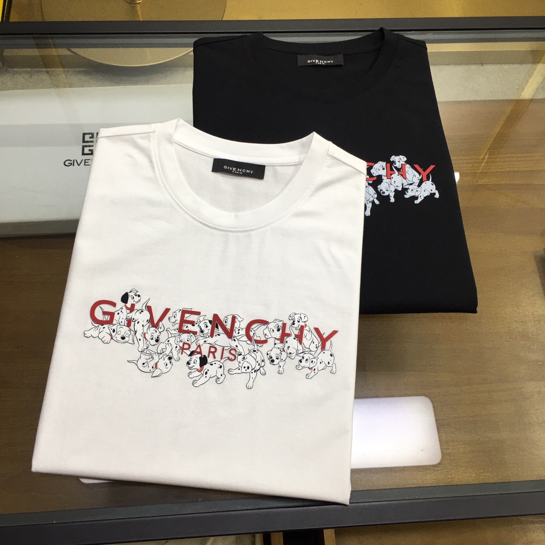 NO:433392,【GVC】 2025 new casual round neck short-sleeved T-shirt, foreign trade company trade orders, heavy recommendations, brand originality, perfect and first-class quality!  A single item with a strong sense of craftsmanship and design, bringing fashion aesthetics to the extreme, it is quite artistic, and it is customized with imported double mercerizing materials!  The fabric is soft and comfortable!  The details are in place, and the construction is very unique and clever, and the whole body is clean and neat, and the lines are simple and elegant. It is suitable to wear a base alone!  Color: White Black Number of codes: M-4XL [Please report height and weight by placing an order]., T-shirt,tees, t-shirt,alexander wang19860909【GVC】 2025新品休闲圆领短袖T恤,外贸公司贸易订单,重磅推荐,品牌原产 品相完美一流！工艺设计感超强的一款单品,将时装美学发挥到极致,相当有意境,定制进口双丝光材质！面料柔软舒适！细节设计到位,非常别致巧妙的构建,通体干净利落,线条感简洁大方.单穿打底皆宜！ 颜色:白色 黑色 码数:M-4XL【下单请报身高体重】.,,T-shirt,tees，t-shirt,alexander wang,Men's clothing