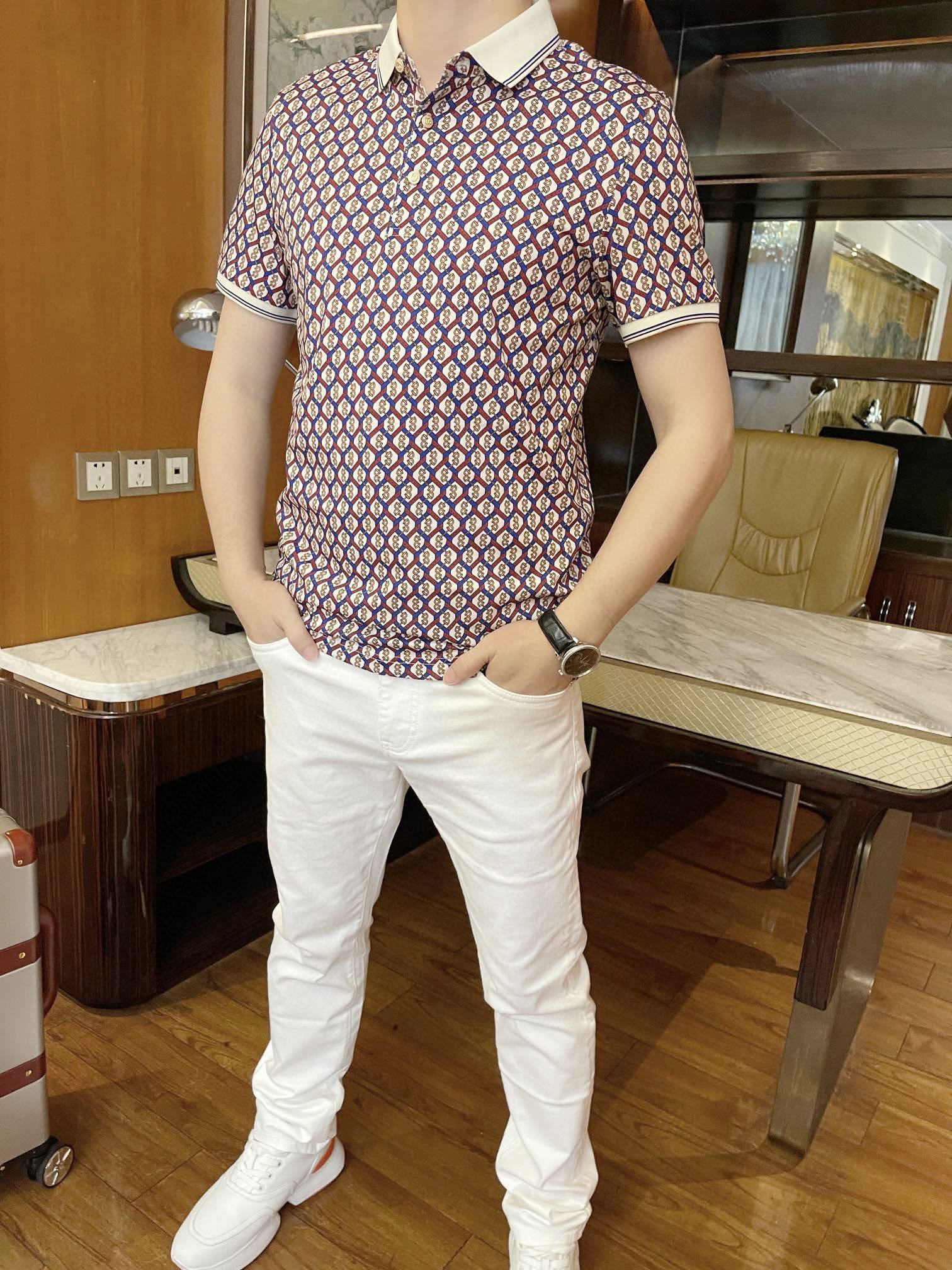 NO:160328,Guqi-2025 latest hot Polo shipments, hot-selling items in London!  Selected Italian imported mercerized cotton fabrics with the latest design, the whole print shows taste, business and casual quality. Size: 48-56 (model 173/130 wears 48 sizes, with Hong Kong Lane Crawford gift box packaging), alexander wang19860909古琦-2025最新爆款Polo出货 伦敦热销单品！精选意大利进口丝光棉面料搭配最新的设计,通体的印花彰显品味 商务休闲精品.尺码:48-56（模特173/130穿48码,配香港连卡佛礼盒包装）,,alexander wang,Men's clothing