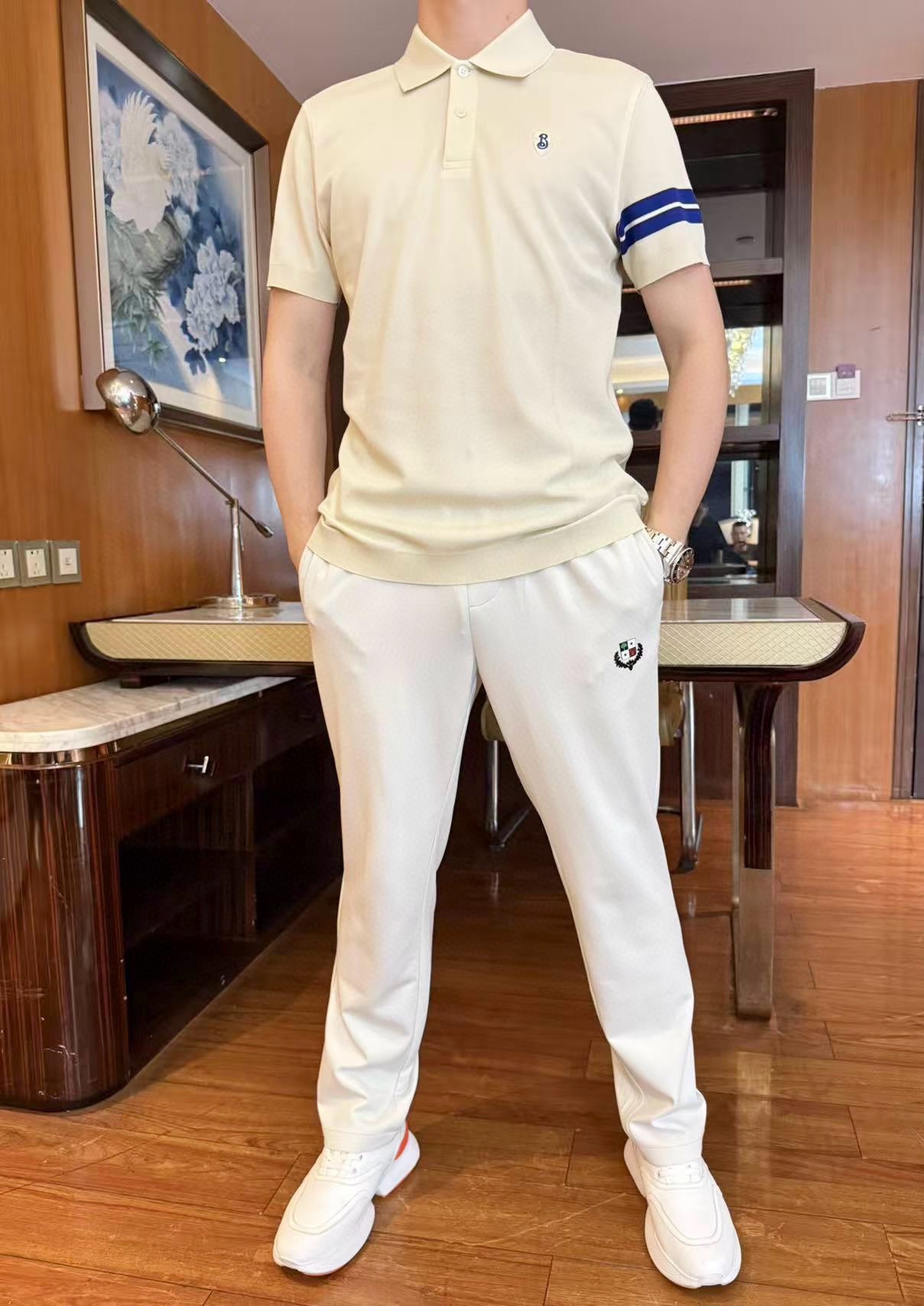 NO:160338,Burberry-2025 counter latest hot-selling Polo, London counter hot-selling items!  Selected Italian imported bead flooring fabrics with the latest designs, the brand logo embroidery on the chest highlights taste, business and casual boutique. Size: 48-56 (model 173/130 wears 48 sizes, with Hong Kong Lane Crawford gift box packaging), burberry, alexander wang19860909巴宝莉-2025专柜最新爆款Polo出货 伦敦专柜热销单品！精选意大利进口珠地棉面料搭配最新的设计,胸口的品牌logo刺绣彰显品味 商务休闲精品.尺码:48-56（模特173/130穿48码,配香港连卡佛礼盒包装）,,burberry,alexander wang,Men's clothing