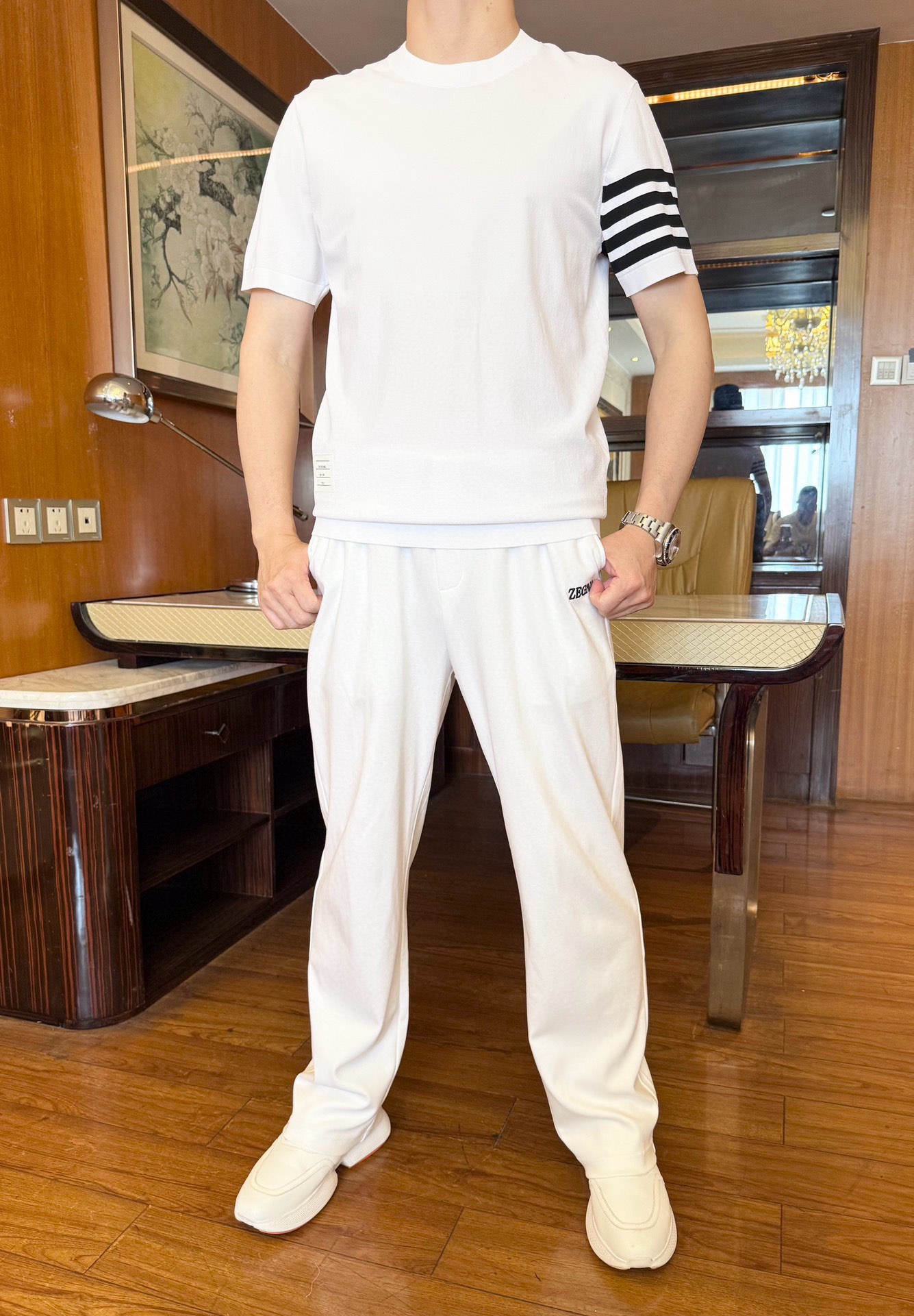 NO:160342,TB-2025 counter latest hot sweaters are shipped, and hot-selling items in New York counters!  Selected Italian imported Tennis knitted fabrics with fashionable designs, the contrasting colors on the single-sided sleeves show the charm You cannot miss. The number of codes is 48-56 (with Hong Kong Lane Crawford gift box packaging), sweaters, alexander wang19860909TB-2025专柜最新爆款毛衣出货 纽约专柜热销单品！精选意大利进口天丝针织面料搭配时尚的设计,单边袖子上的撞色4条杠相当彰显韵味 您不容错过.码数48-56（配香港连卡佛礼盒包装）,,sweaters,alexander wang,Men's clothing