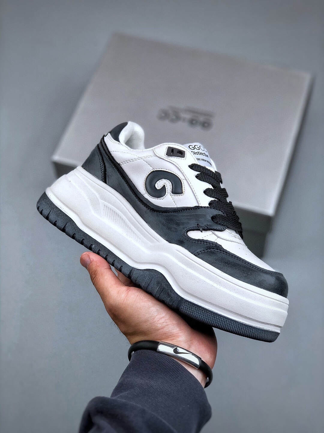Gucci CC2025 Trendy Platform Sneakers - Distressed Leather, Fashionable Style 2 i1746724443 1999 0