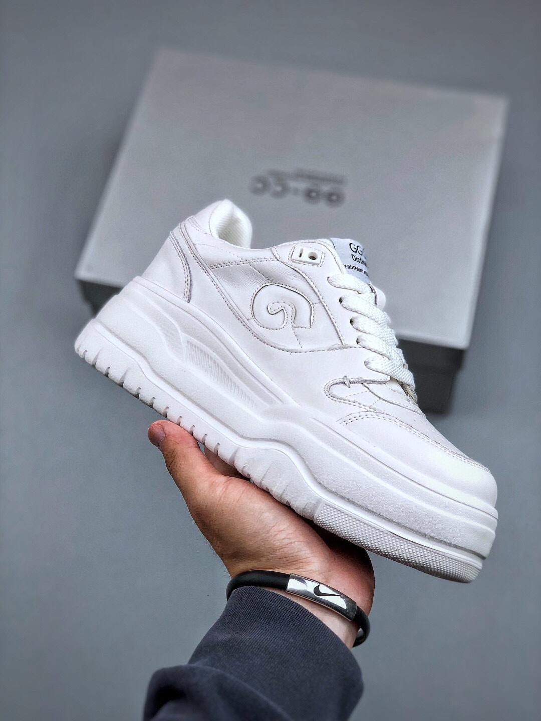 Gucci CC2025 Trendy Platform Sneakers - Distressed Leather, Fashionable Style 5 i1746724443 8195 3
