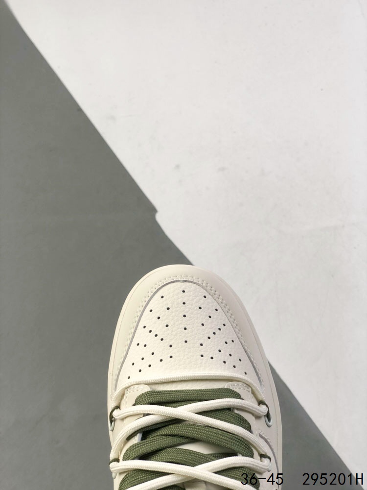 Nike SB Dunk Low Supreme: Low-Top Skate Shoes for Comfort & Protection 9 i1746764964 3061 7