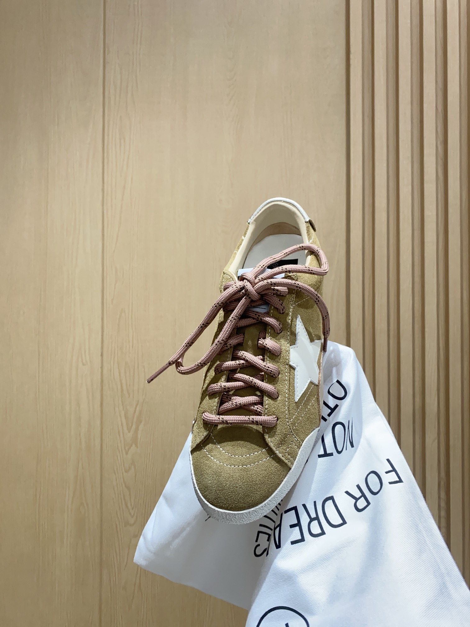 Golden Goose True Star: Retro Style with Modern Twist in Velvet and Leather Sneakers - 图片 6