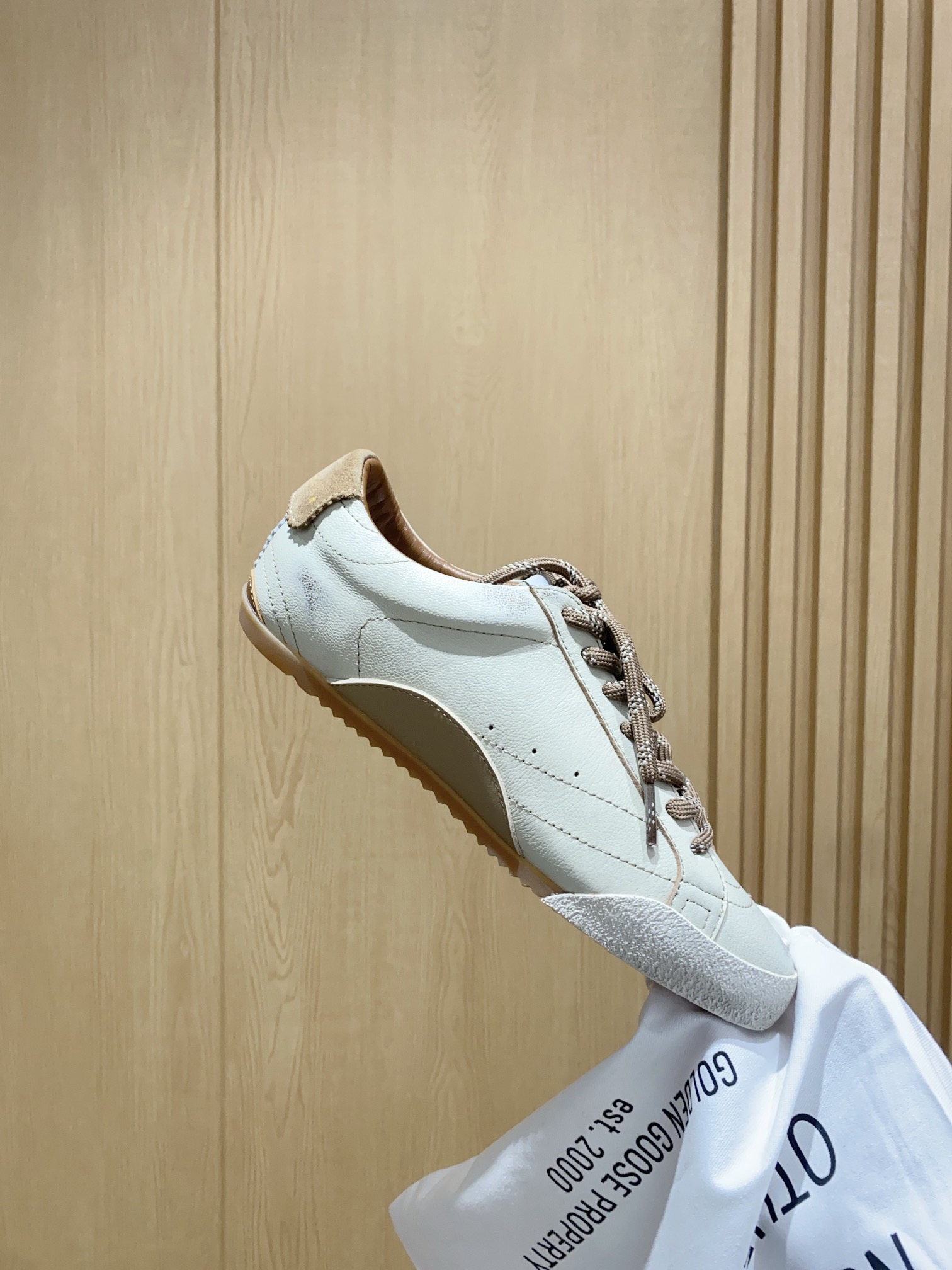 Golden Goose True Star: Retro Style with Modern Twist in Sneakers - 图片 6