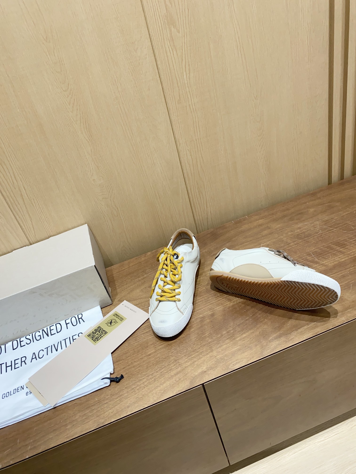 Golden Goose True Star: Retro Style with Modern Twist in Sneakers - 图片 4