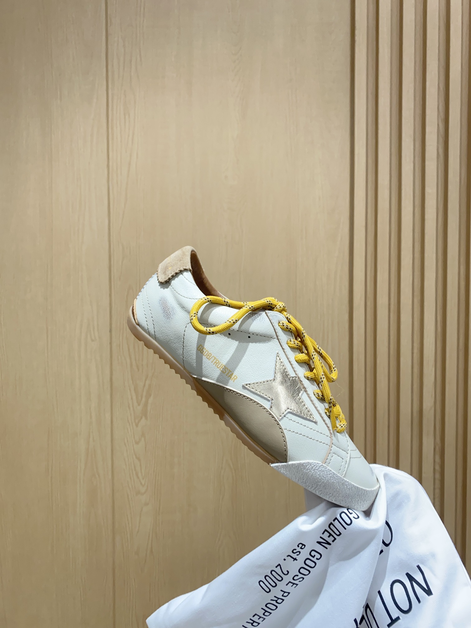 Golden Goose True Star: Retro Style with Modern Twist in Sneakers - 图片 7