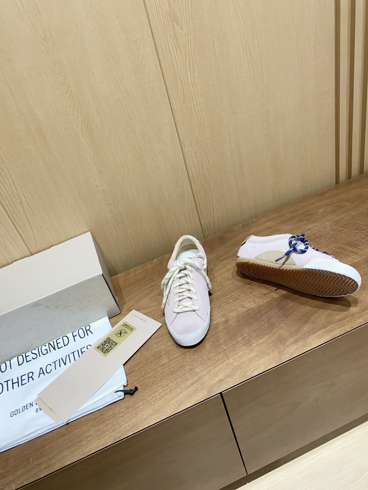 Golden Goose True Star: Retro Style with Modern Twist in Low-Key Shoes - 图片 4