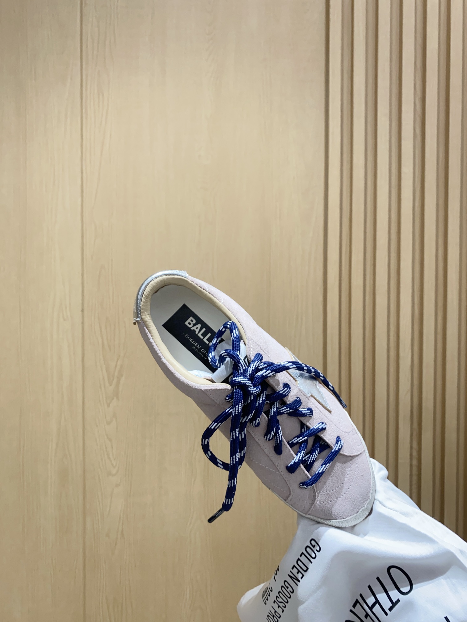Golden Goose True Star: Retro Style with Modern Twist in Low-Key Shoes - 图片 6