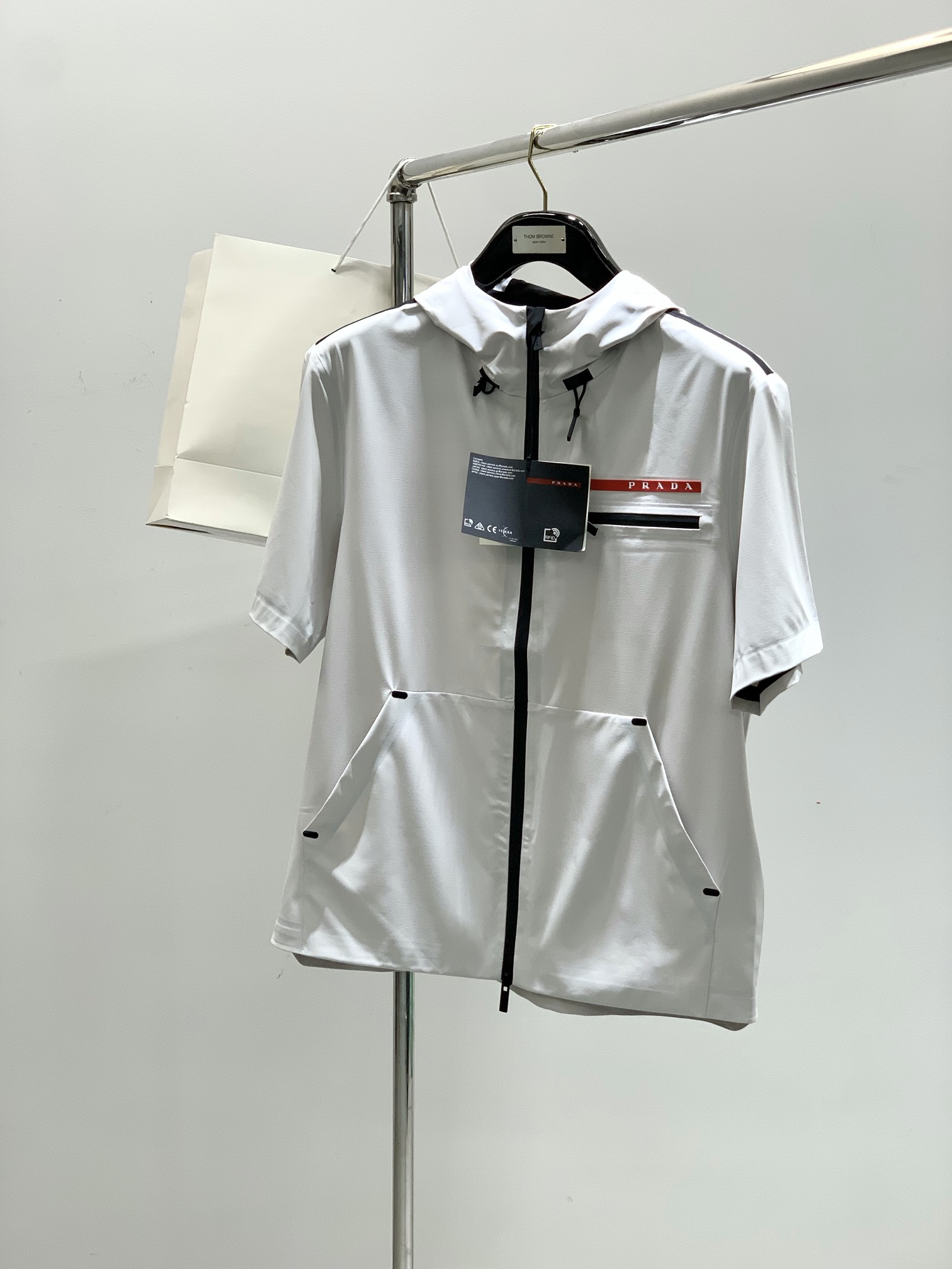 NO:161689,Clothes, shorts P, PRADA Prada, the latest summer products, available at the counter at the same time, fashionable and casual suits, imported original fabrics, extremely complex workmanship, the only channel that can be used as a purchasing agent level, top-level glue printing craft letter pattern logo, original hardware and auxiliary decoration, extremely high grade, comfortable and versatile, handsome and stylish upper body, 3 colors recommendation, code number M-3XL,, prada, prada, shorts, alexander wang19860909衣服,短裤P,PRADA 普拉达,夏季最新品,专柜同步有售,时尚休闲套装,进口原版面料,做工极为复杂,唯一可以做代购级别的渠道狠货,顶级印胶工艺字母图案logo,原版五金辅料装饰,档次极高,舒适百搭,上身帅气有型,3色推荐,码数M-3XL,,prada,prada,shorts,alexander wang,Men's clothing