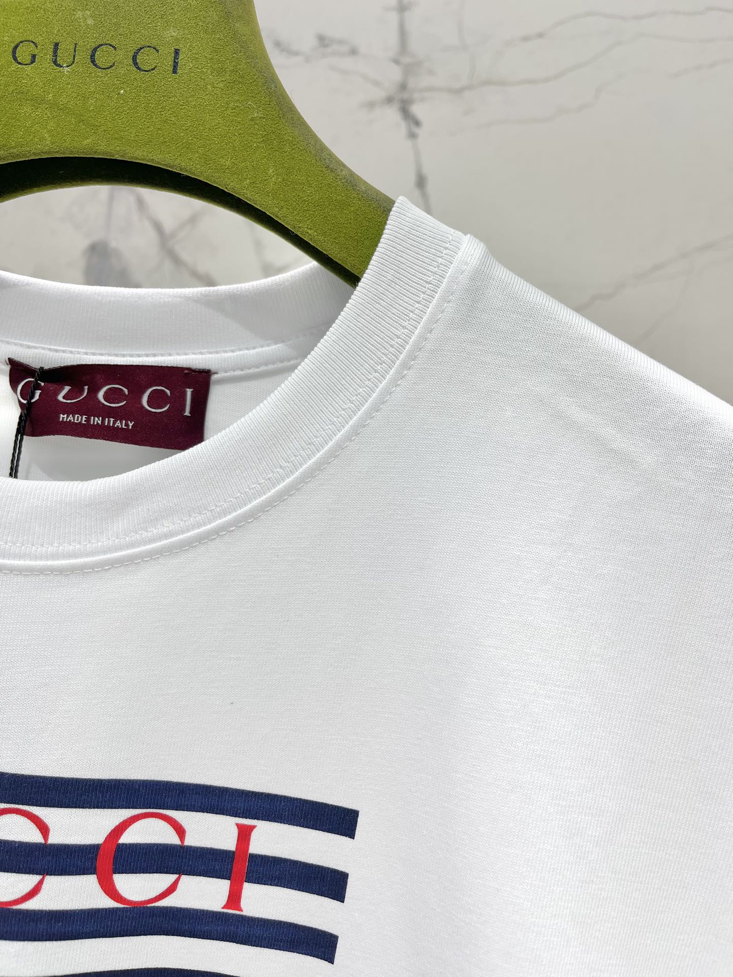 𝗚𝗨𝗖𝗖* 古驰印花针织棉T恤短袖

👀 一眼就被这件GUCCI的T恤吸引了！😍 那经典的古驰印花，搭配