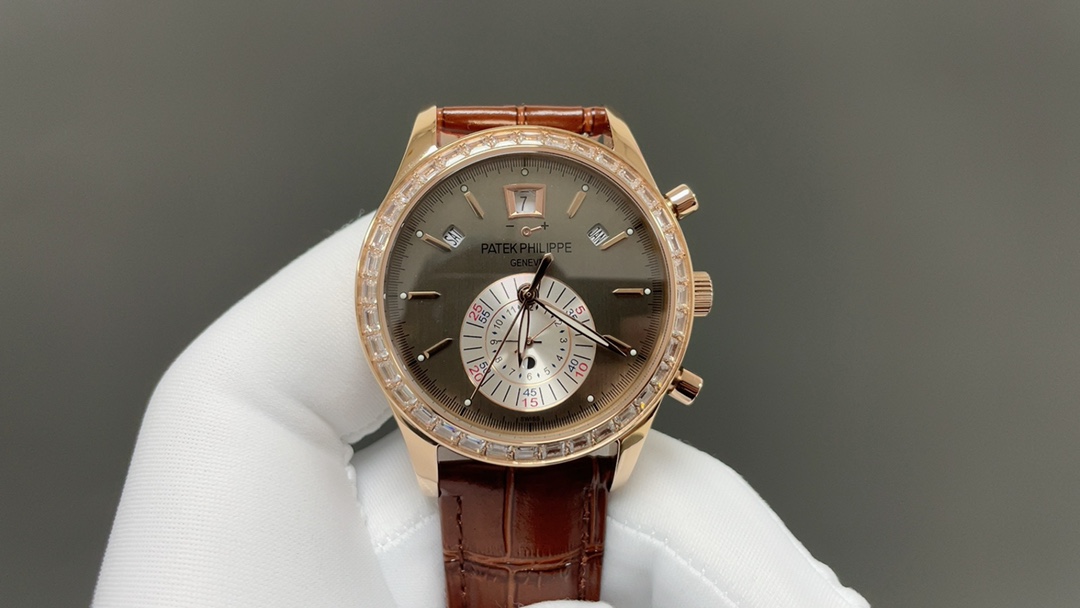 NO:393007,TWFactory wall crack recommendation, a heavy money to create a classic timepiece] - Patek Philippe complex function series 5961P-001 has made its debut, and the first Nautilus complex watch launched so far creates a casual sports watch with super complex technology. 1 The small body panel has the following functions: 12 o'clock calendar function 10 o'clock week function 2 o'clock week function 6 o'clock 24 hours. All functions can be used normally. 2 movement uses a replica Cal. Automatic winding movement, which perfectly interprets the functions while realizing the appearance. 3 The modification master independent watchmaker participates in the customization of the modified dial color, giving the unique watch an interesting soul!  Craftsmanship masterpieces welcome to taste them,19860909TWFactory墙裂推荐 重金打造经典时计】——百达.翡丽复杂功能系列5961P-001重磅登场,迄今推出的首款Nautilus复杂腕表,以超复杂的工艺技术打造休闲运动腕表. 1小身板大能量尽揽以下功能∶12点位日历功能 10点位星期功能 2点位星期功能 6点位24小时.所有功能都可正常使用. 2机芯采用复刻版Cal.自动上链机芯,在实现外观的逼真前提下,功能一并完美诠释. 3改装大师独立制表人,倾情参与定制改装表盘颜色,给予独一无二的腕表增添有趣的灵魂！ 匠心力作 欢迎各位表友品鉴,,Watch