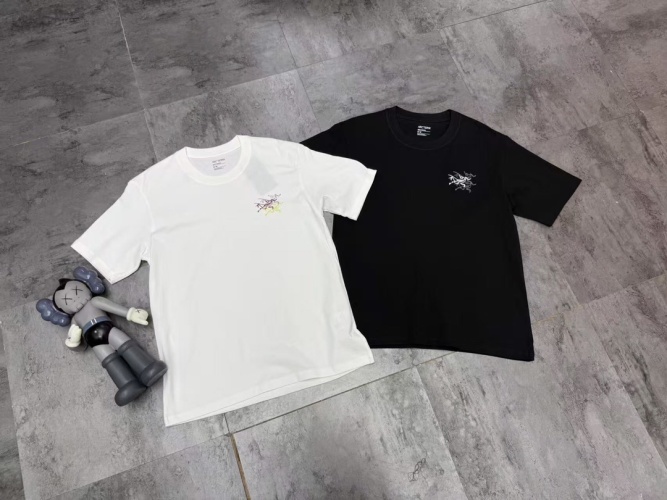 Arc'teryx Camiseta de Manga Corta con Logo de Pájaro en Relieve para Hombre 1 Arc’teryx Camiseta de Manga Corta con Logo de Pájaro en Relieve para Hombre