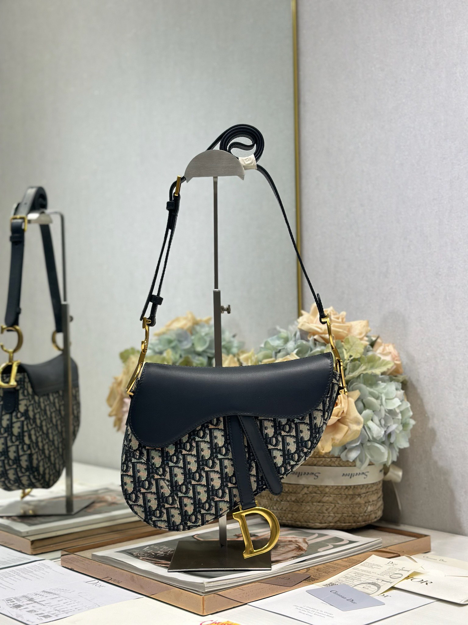 NO:213224,Medium Soft Saddle Bag (with shoulder strap) 