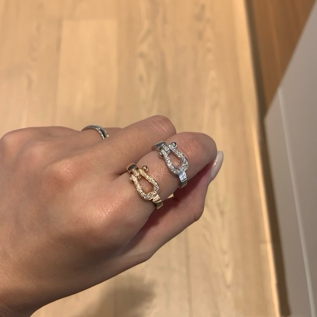 High-Quality Tether Hoof Ring with Cash Buttons for £220 - 图片 6