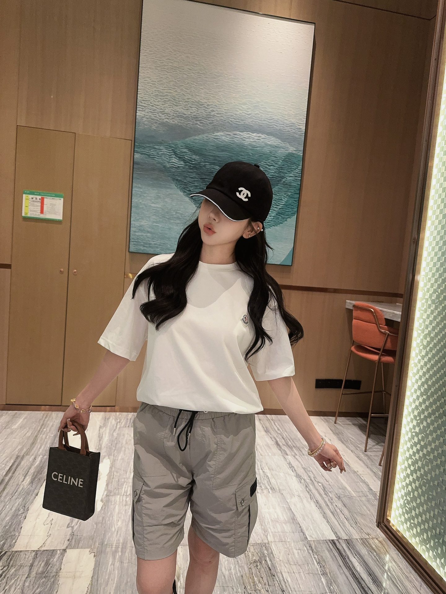 DIOR/迪奥 工装口袋徽标短裤 上身效果#